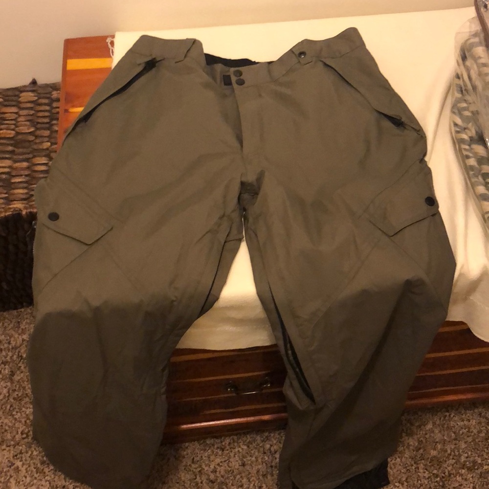 Reserved. RPZN. Men’s ski/ board pants.